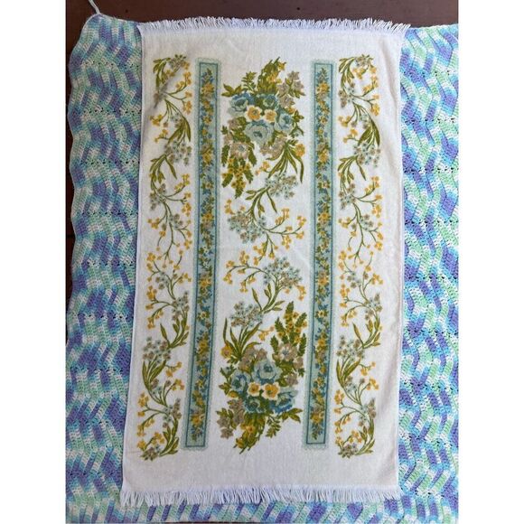Vintage Bath Towel Set Floral - Picture 2 of 8